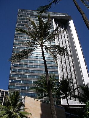 Archivo:First Hawaiian Center Tower in Honolulu, Hawaii USA