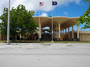 Archivo:Guam International Airport Old Terminal Building2