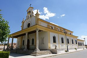 Archivo:Iglesia de Santa Columba, Cervatos de la Cueza