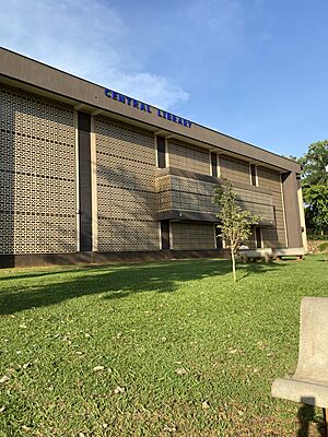 Archivo:Kyambogo University Central library