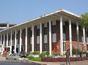 Archivo:Library(Science section) DU
