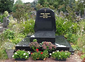 Archivo:Lille - Cimetière de l'Est, tombe de Pierre Mauroy