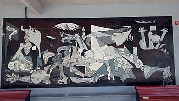 Archivo:Mural réplica del Guernica en Santiago de Chile (Costado Liceo 7 de Ñuñoa)2