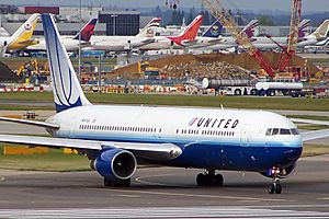 Archivo:N657UA Boeing 767 United