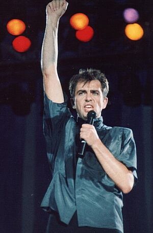 Archivo:Peter Gabriel-Conspiracy of Hope-by Steven Toole