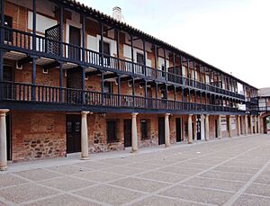 Archivo:Plaza de San Carlos del Valle