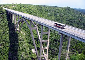 Archivo:Ponte de Bacunayagua