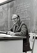 Archivo:Robert A. Dahl in the Classroom