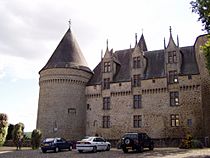 Archivo:Rochechouart chateau