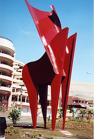 Archivo:Sculpture by italian artist Antonio Masini -Monumento a la Mujer Emigrante-Iquique