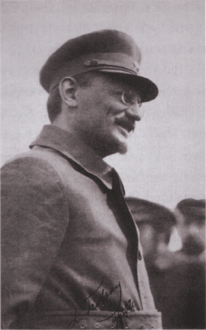 Archivo:TrotskiEnElFrente1918