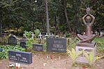 Archivo:Viitoli hauatähis-Päikesemäng(1968-1990)autor Erna Viitol regnr.4554,Helme kaslmistu