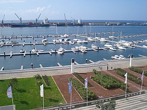 Archivo:Vista panorâmica Marina de Ponta Delgada