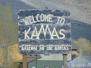 Archivo:Welcome to Kamas sign on SR-248, Apr 16