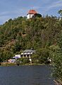 Ziegenrück, boven op de berg - Kemenate Orlamünde (overblijfsel van de Burganlage) Dm en langs de rivier hotel Am Schlossberg IMG 3361 2022-08-11 14.43
