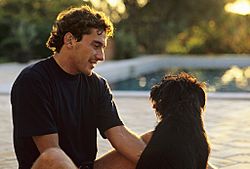 Archivo:Ayrton Senna with a Dog
