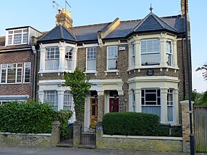 Archivo:Barbara Pym plaque