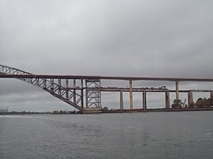 Archivo:Bayonne Bridge under construction roadbed-raising 2017