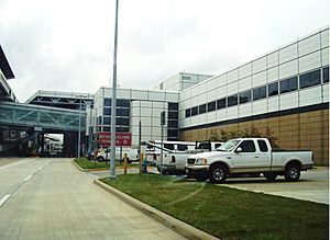 Archivo:BushAirportTerminalD