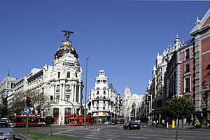 Archivo:Calle de Alcalá (Madrid) 16