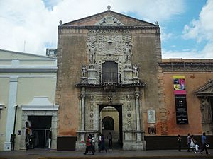 Archivo:Casa de los Montejo, Mérida, Yucatán (01)