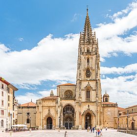 Cathedral of Oviedo 2021 - exterior.jpg