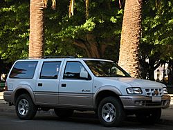 Chevrolet Luv 3.2 Grand Wagon 4x4 2002 (9455145676).jpg