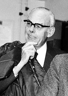 Denis Thatcher 1982.jpg