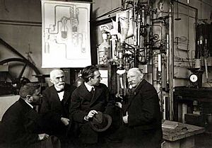 Archivo:Ehrenfest Lorentz Bohr Kamerlingh Onnes