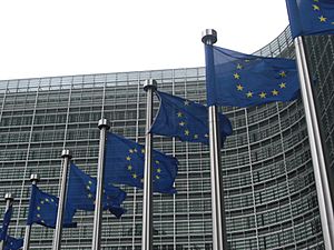 Archivo:European Commission flags