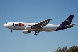 FedEx Airbus A300; N657FE@LAX;18.04.2007 463uh (4271630847).jpg