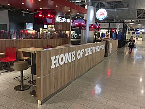 Archivo:Helsinki Airport Burger King (27180553887)