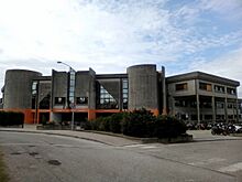 Archivo:IIS Einaudi Scarpa, school in Montebelluna, Italy, Mon 094454