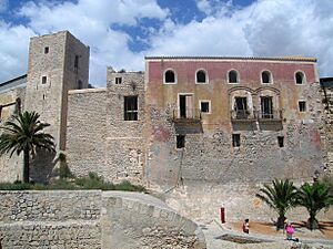 Archivo:Ibiza old town (236729803)