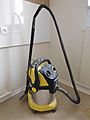 Kärcher WD 5.200 M vacuum cleaner - side view