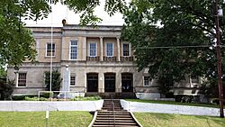 Lee County Courthouse 001.jpg