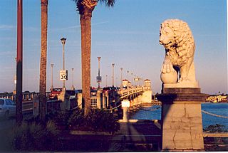 Lion on SA Bridge of Lions.jpg