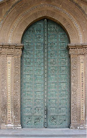Archivo:Main bronze door - Cathedral of Monreale - Italy 2015