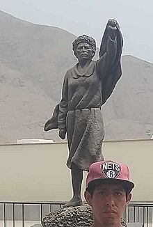 Monumento a Pascuala Rosado en Huaycán.jpg
