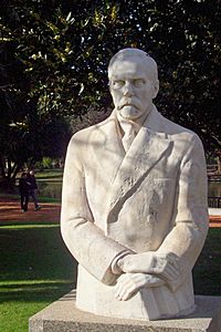 Archivo:Monumento a Paul Groussac en los Parques de Palermo 2