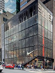 Archivo:Nike Flagship - NYC (48155560636)