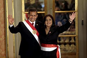 Archivo:PRESIDENTE RATIFICA A PEDRO CATERIANO COMO MINISTRO DE DEFENSA (14742037583)