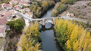 Archivo:Pesquera de Ebro, puente