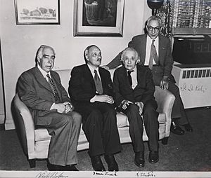 Archivo:Portrait of Albert Einstein, Niels Bohr, James Franck and Rabi