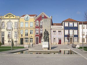 Archivo:Praça do Almada - Estatua a Eça de Queiroz