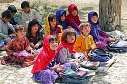 Archivo:Schoolgirls in Bamozai