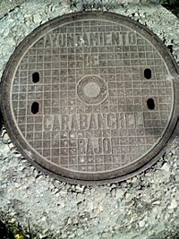 Archivo:Tapa de alcantarilla del Ayuntamiento de Carabanchel Bajo