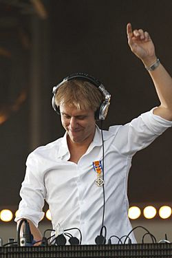 Archivo:Armin van Buuren