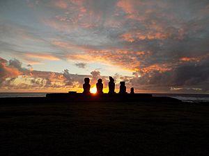 Archivo:Atardecer en TAHAI, Rapa Nui
