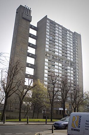 Archivo:Balfron tower